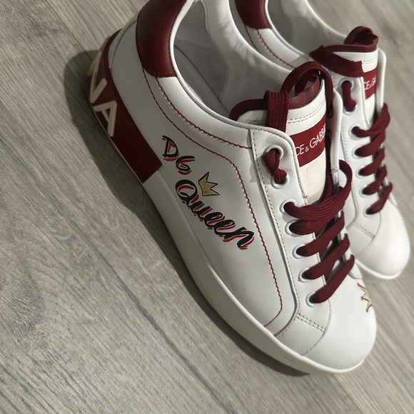 DG womens snickers - Picture 4 of 4